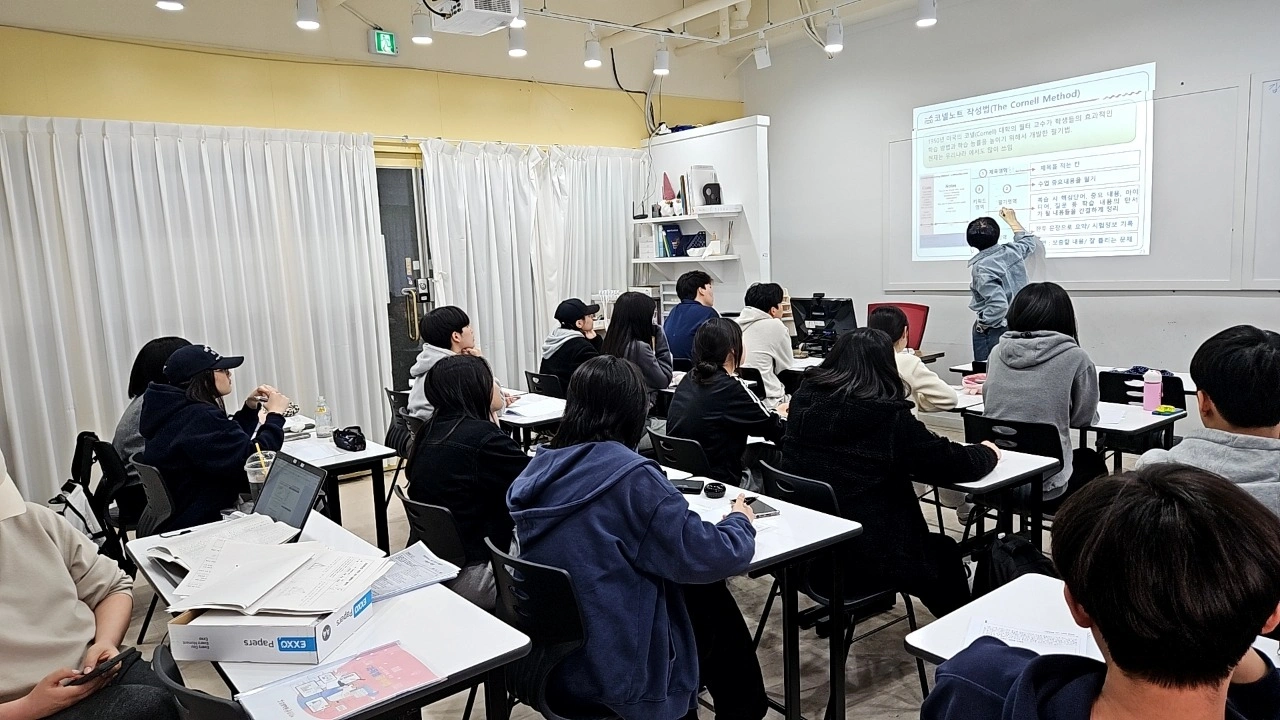 국어과 관련 선생님및 모의고사첨삭선생님 모십니다