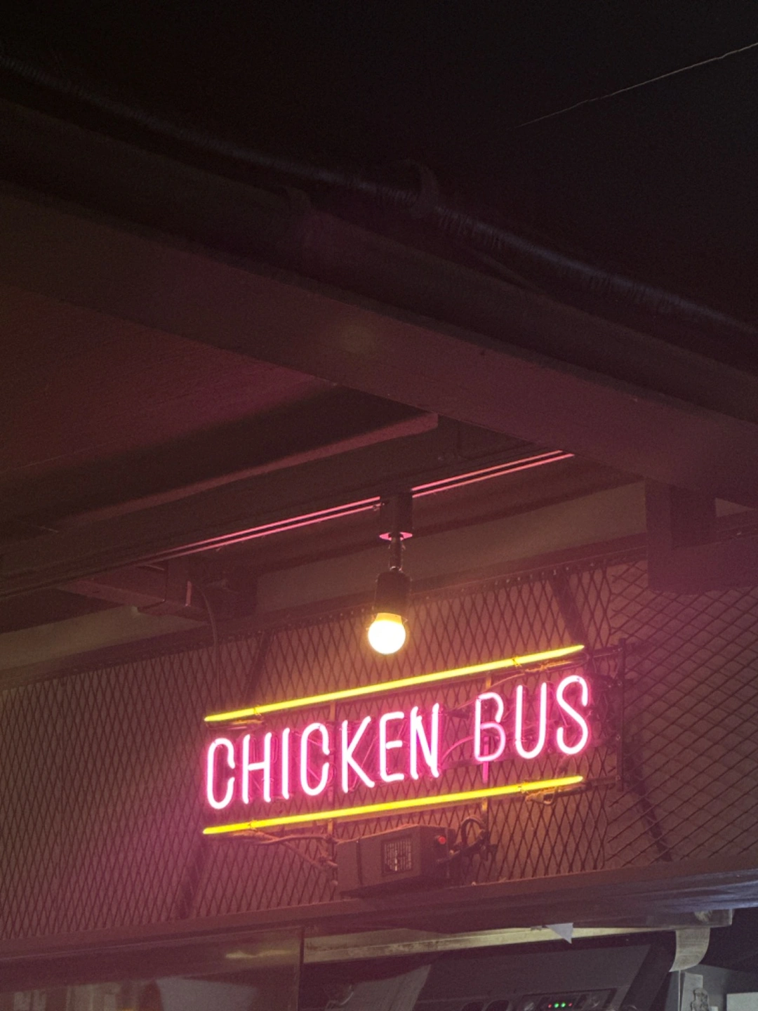 치킨버스 홍대점 수,토 혹은 목,토 홀서빙 알바