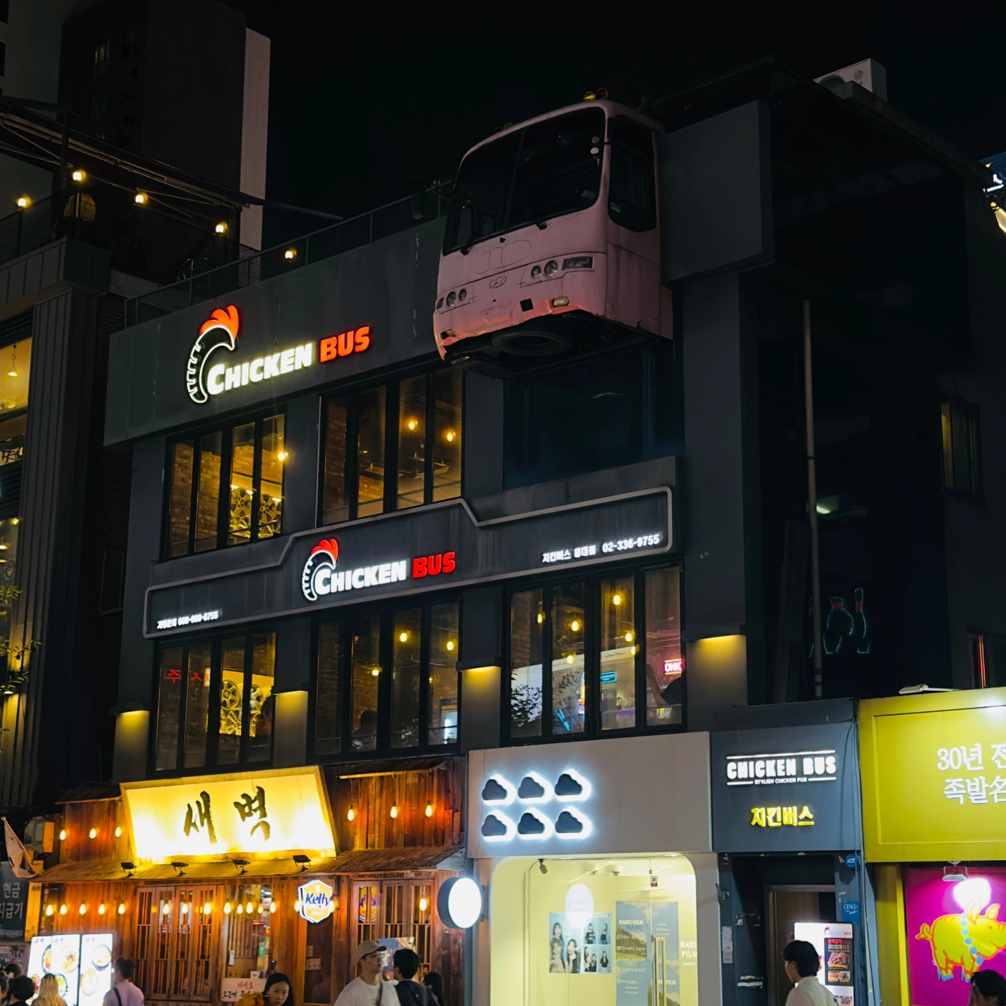 치킨버스 주방직원 주5일 (270만원) 일9시간 근무