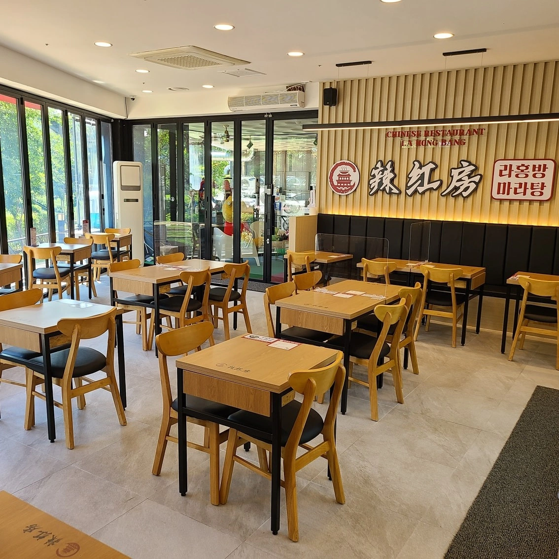 토,일요일 점심 홀 장기 구합니다.