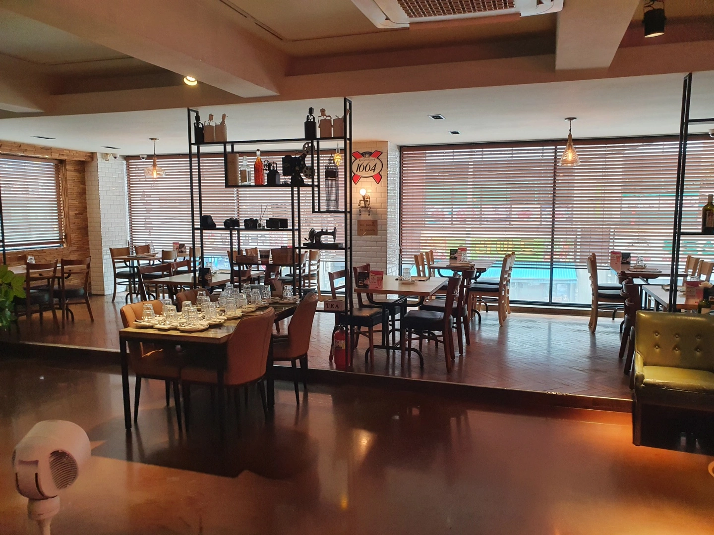 안암동 매스플레이트 주방직원 구합니다.(주5일)