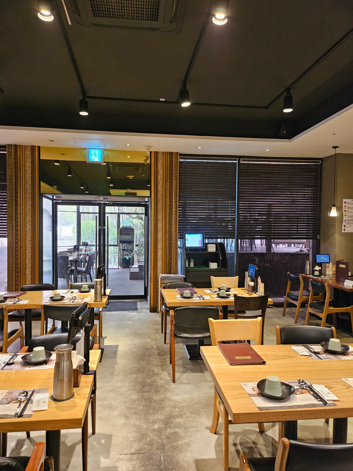 평일오후 홀서빙 알바구합니다. 공고 썸네일