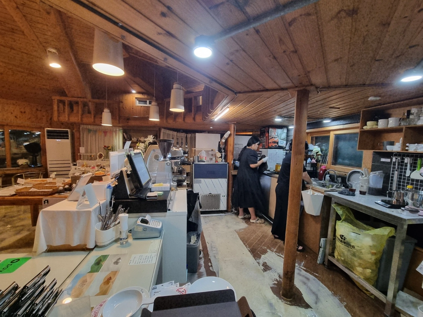 8.25일 12시부터 8시까지 설거지 및 단순카페 업무