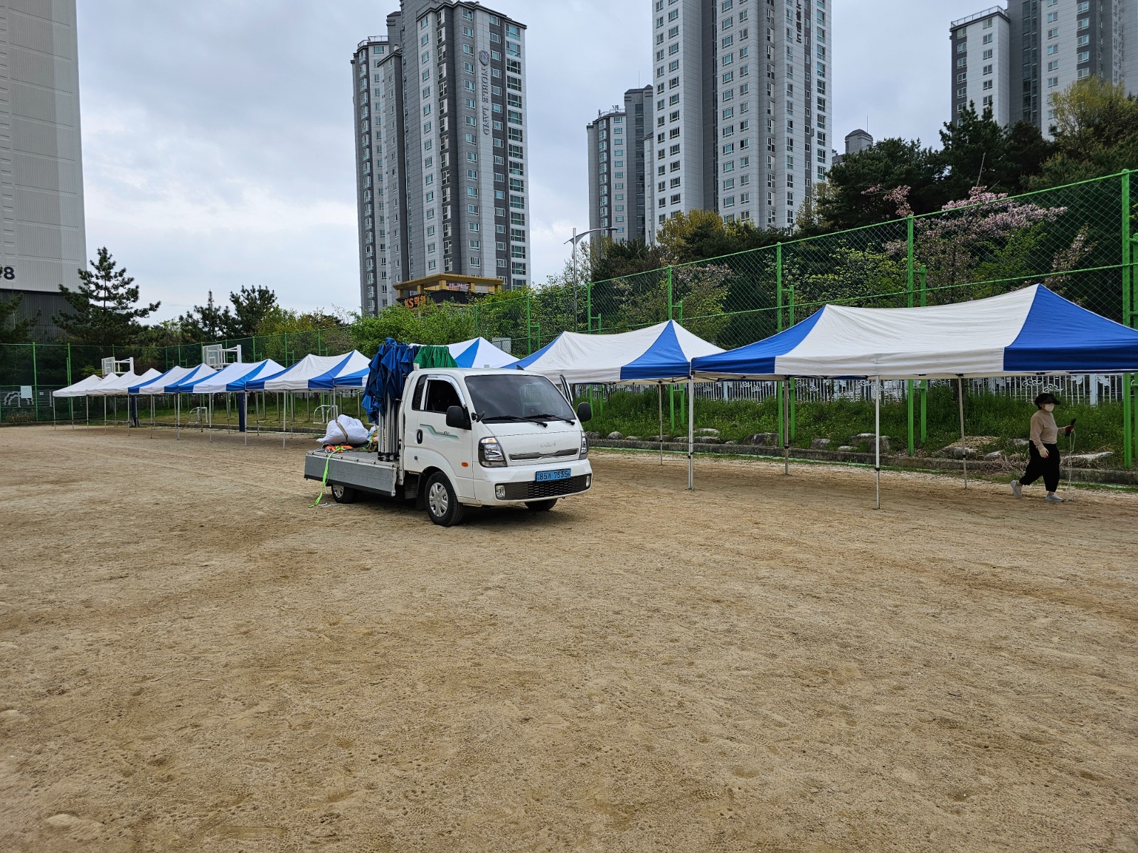천막설치 의자 공고 썸네일