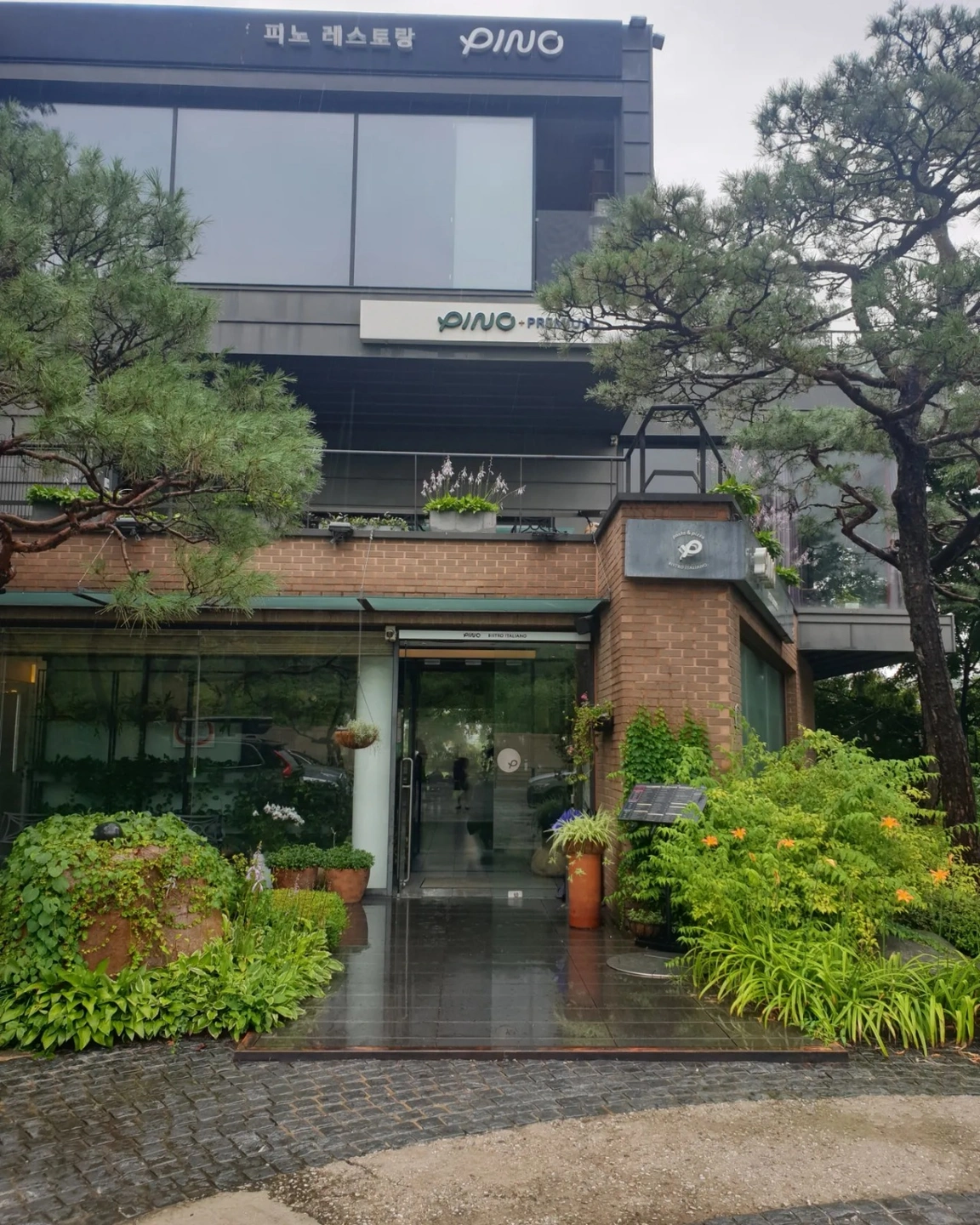주말 홀서빙 알바 구인