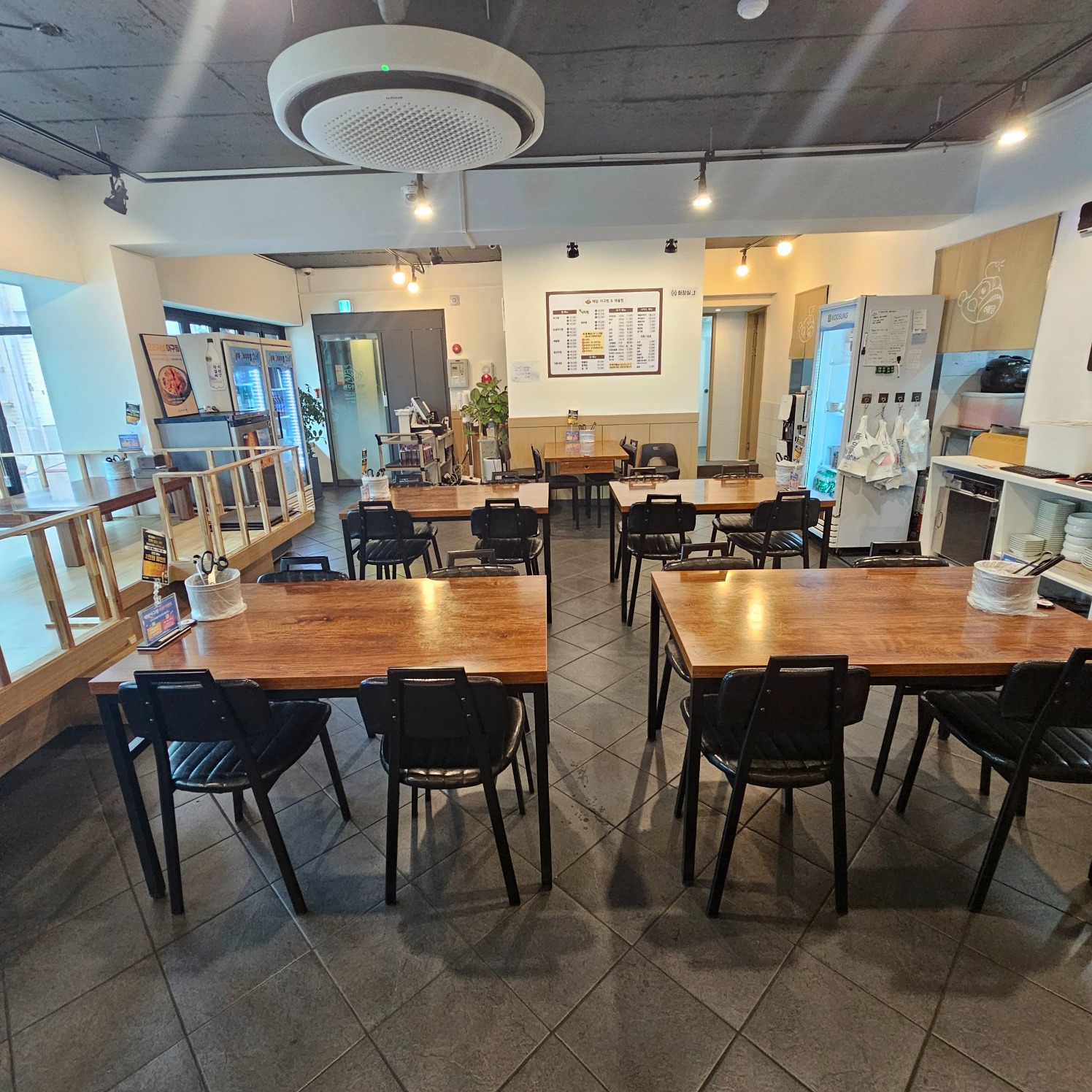 강남역  홀서빙 구합니다 공고 썸네일