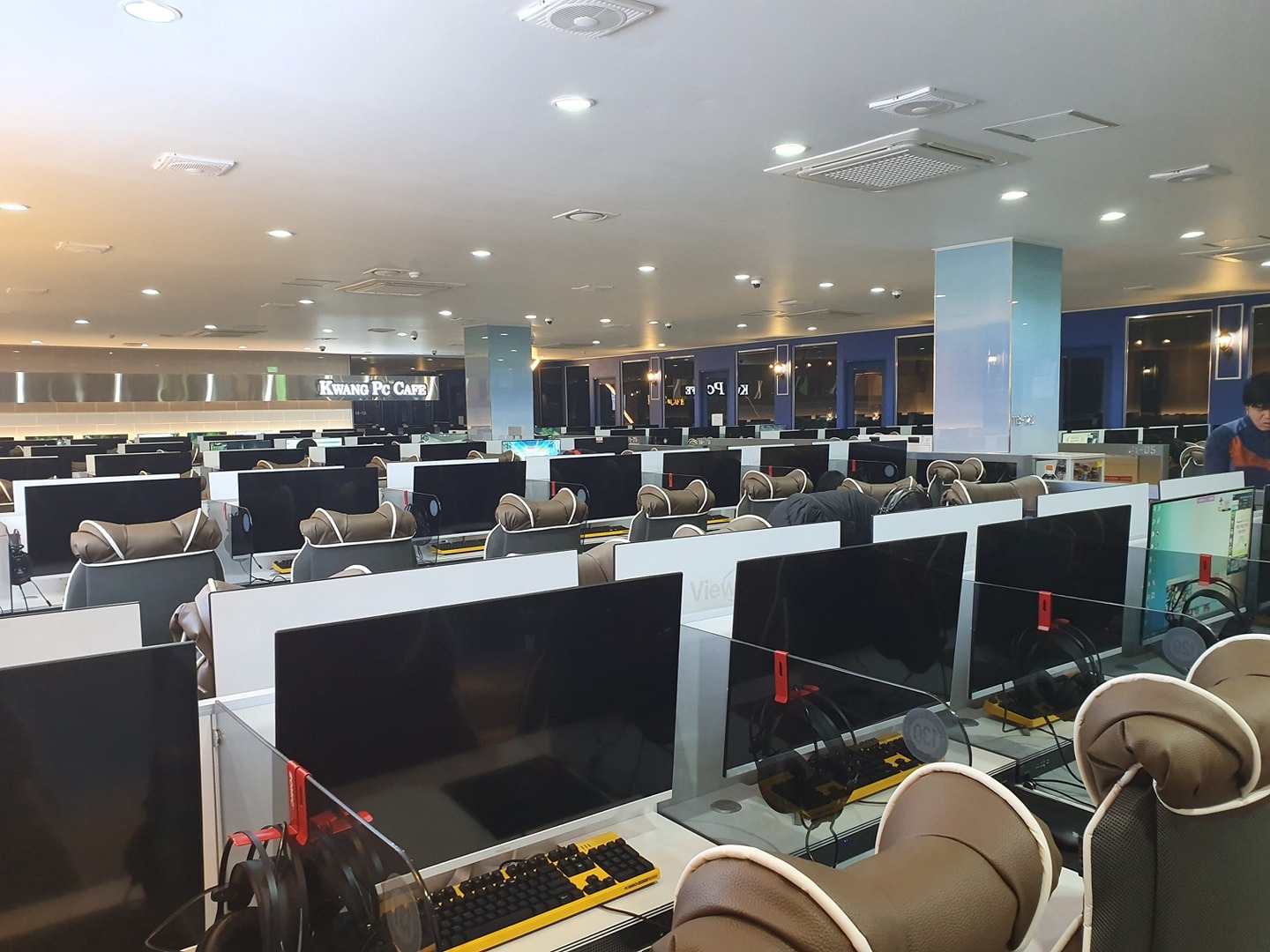 영암삼호 현대4차 앞 pc방  주말 알바 구합니다.