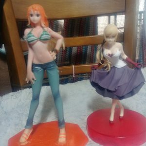피규어 2개 있어요