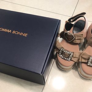 슈콤마보니샌들 슈콤마보니