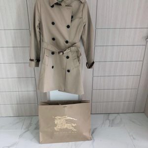 버버리트렌치코트 정품 버버리 트렌치 (착삿유)