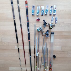 가격 최대한으로 내립니다 낚시 종합세트 /낚시대3개 /낚시받침대10개/ 찌 10개 /릴 4가 ₩30,000