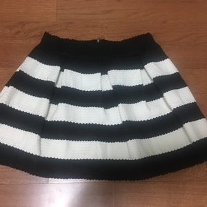 프라다 스타일 물결 스트라이프 스커트