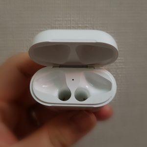 에어팟 통 팝니다(유닛X)에어팟 충전기 에어팟 충전통