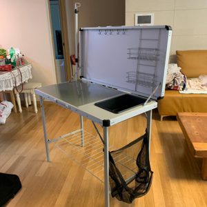 캠핑 테이블 및 씽크대