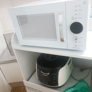 전자렝지 화장대 서랍장 옷장2개 침대2인용 냉장고 접이식 수납겸 식탁 화장대 팝니다