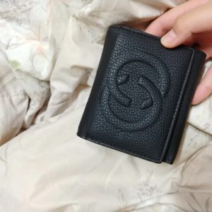 구찌 지갑(짝)사고 2번써서 거의 새거예요.상자도 있어서 상자에 담아드릴수 있습니다.디자인 진짜 이뻐요 !!!!