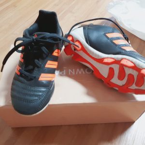아디다스 풋살화 축구화 180미리 16000원