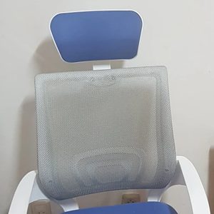 화이트 메쉬 의자