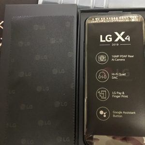 lg x4(2019) 자급제 박스개봉한 가개통제품팝니다.