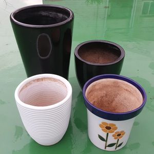 대형화분2. 중형 화분 2 얼룩은 물로세척해서촬영시반사자국