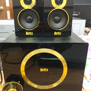 컴퓨터 스피커. 우퍼 상태 양호함. 구매 가격. 25만원. 판매가격 15만원 필요하시분 연락 주세요.