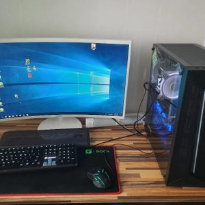 고사양 i9-9900k 데스크탑 본체 키보드 모니터 일괄로 팝니다.