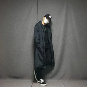 반스 롱코치 자켓 20만원 짜리 정품 5만원에 내놓습니다. 하자없고 한번도 안입어봤어요
