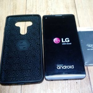 V20 LG전자 휴대폰입니다 LG U+통신사 입니다
정상해지폰입니다
핸드폰과새밧데리한개와 사용하던 밧데리드려요
