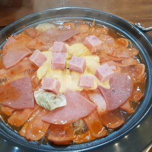 배달가능 (배달의민족)...부대찌개 7000원 삼겹살 12000원