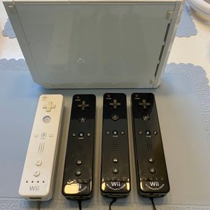 닌텐도 wii 게임기 판매합니다.