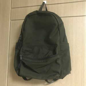 유니클로 노트북수납 배낭 여행용 백팩 등산용배낭 노트북가방 책가방 카키색 출근가방 선물