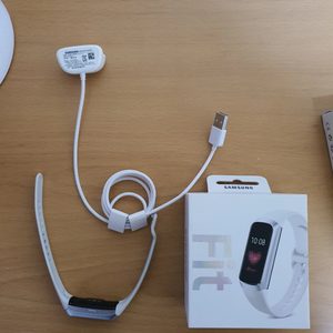 갤럭시 핏(Galaxy fit) 팝니다~