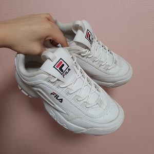 휠라 디스럽터 신발 휠라 운동화 판매합니다 (240size)