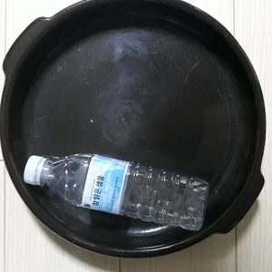 옹기로된 큰접시,옹기전골냄비,옹기 후라이팬.항아리뚜껑.ㅡ덤으로신라면1개 무료로 넣어드려요