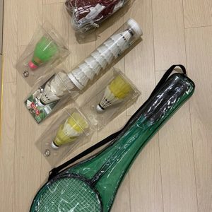 배드민턴채 배드민턴라켓 2개 셔틀콕 18개 배드민턴 네트 참피온 champion 탁구채 탁구라켓 2개 탁구공 1개