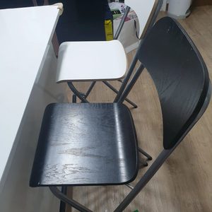 아일랜드식탁 2개, 아일랜드 식탁의자 2개
