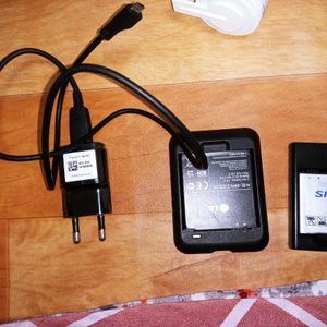 sky 핸드폰 배터리와 충전본체, 충전기, LG 배터리와 충전본체