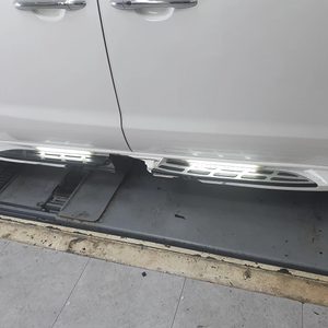 올뉴카니발 더뉴카니발 올댓사이드스텝 운전석 SWP백색 LED 팝니다.