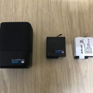 고프로(Gopro)배터리충전기,고프로 리튬배터리(1개),디플러스 리튬배터리(1개)세트로 팝니다.