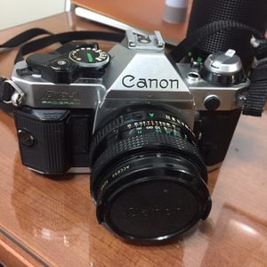 캐논 ae-1 + 50mm렌즈 + 100-200mm렌즈 + 기타 카메라 용품 풀세트(필름 카메라)