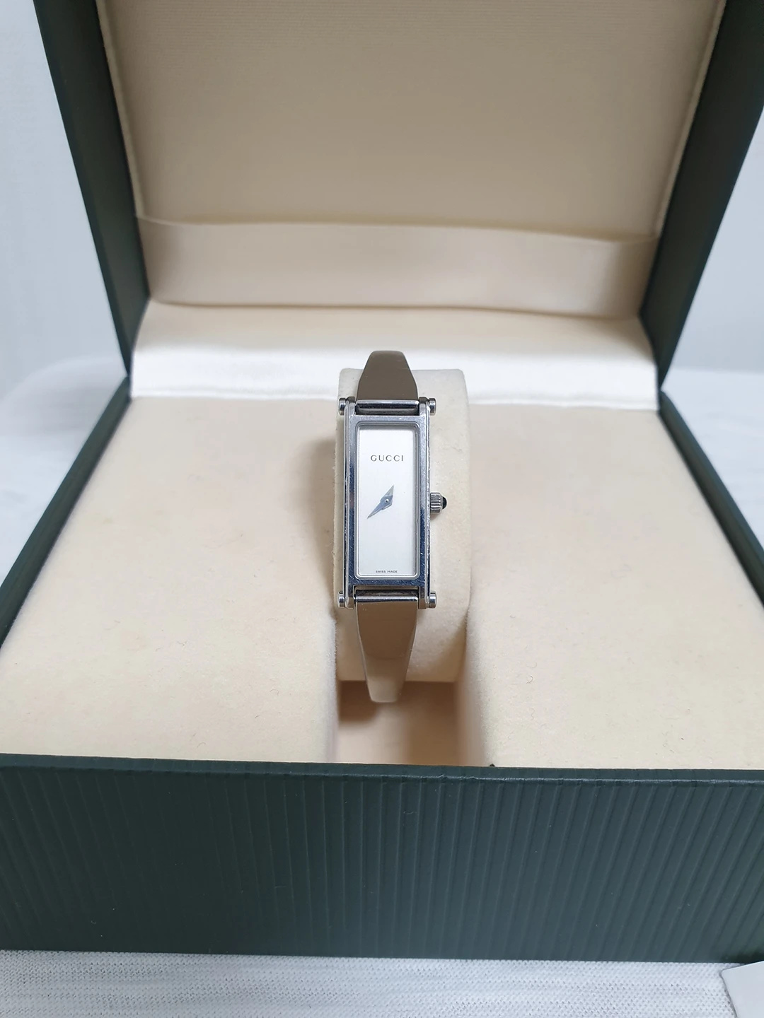 구찌 정품 메탈 뱅글 시계 Gucci ladies 1500l (명품 여성 시계) 박스, 게런티카드, 워런티카드 있음