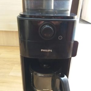 필립스 원두커피.원두콩분쇄 커피메이커 작동잘됩니다 집안에 커피냄새나서 기분좋으실껍니다