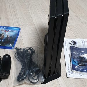 플스4프로 2테라 (PS4 Pro 7218C) 팝니다.