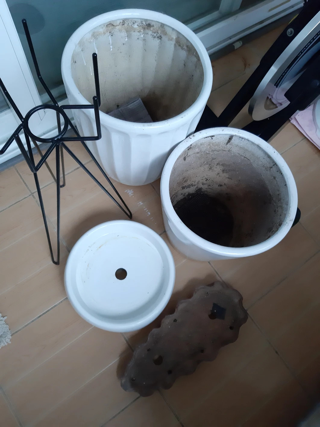 빈화분2,다육이화분1화분받침1,철로된것1,철로된것에다육이화분올려놓아도,