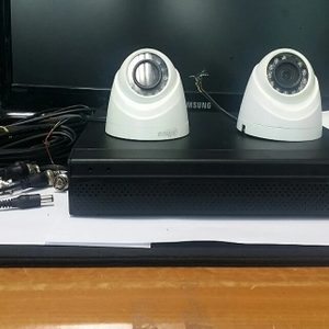 가정용CCTV,사무실CCTV,매장용감시카메라,HD녹화기와 HD적외선돔카메라2개세트(실내용)판매 합니다