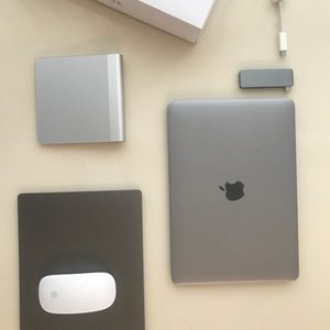 뉴맥북(12인치) 팔아요~(매직마우스2, 매직트랙패드, elago 마우스패드, USB hub, 선더볼트 어댑터)