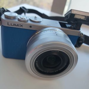 가장작은미러리스.루믹스 dmc-gm1s 블루 미러리스본체+12-32렌즈+메모리+스트랩새거+충전기+배터리