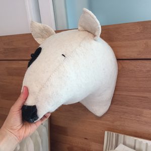 벽장식 인형 헌팅트로피. 나무액자2개증정. 인테리어소품. 베이비촬영소품.스튜디오 소품.