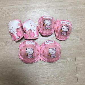헬로키티 손목 보호대 한 쌍,헬로키티 팔목 보호대 한 쌍, 헬로 키티 무릎보호대 한 쌍,헬로키티 보호대 파우치
