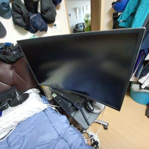 삼성 게이밍모니터 c32hg70 판매합니다